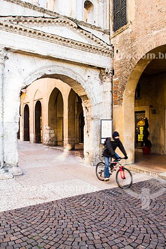  Assunto: Porta Borsari, um antigo portão romano construído no 1º século da Era Cristã / Local: Verona - Itália - Europa / Data: 12/2012 