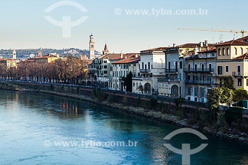  Assunto: Rio Adige e cidade de Verona vistos da Ponte do Castelvecchio, ou Ponte Scaligero / Local: Verona - Itália - Europa / Data: 12/2012 