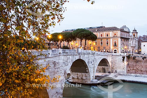  Assunto: Ponte Cestio sobre o rio Tibre / Local: Roma - Itália - Europa / Data: 12/2012 