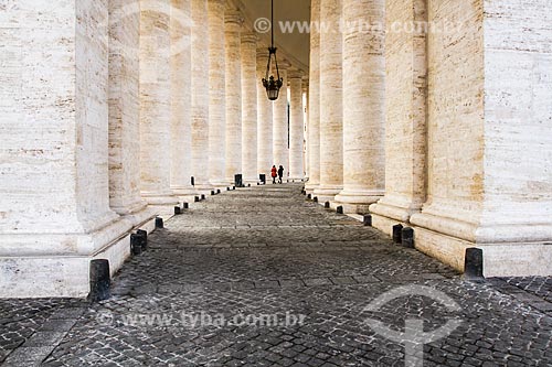  Assunto: Colunas do Palácio Apostólico também conhecido como Palácio Papal / Local: Cidade do Vaticano - Roma - Itália - Europa / Data: 12/2012 