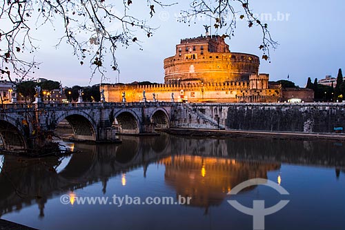  Assunto: Castelo de Santo Ângelo e Ponte de Sant Angelo sobre o Rio Tibre / Local: Roma - Itália - Europa / Data: 12/2012 