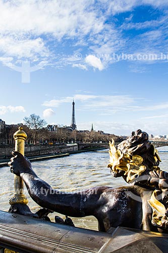  Assunto: Rio Sena visto da Pont Alexandre III (Ponte Alexandre III) com a Torre Eiffel ao fundo / Local: Paris - França - Europa / Data: 01/2013 