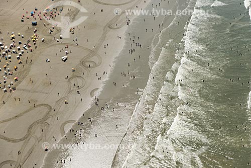  Assunto: Banhistas em praia na cidade de Santos / Local: Santos - São Paulo (SP) - Brasil / Data: 02/2013 