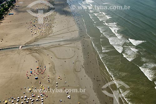  Assunto: Banhistas em praia na cidade de Santos / Local: Santos - São Paulo (SP) - Brasil / Data: 02/2013 