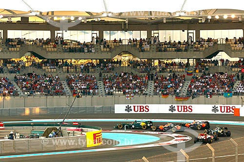  Assunto: Torcedores na arquibancada do Autódromo de Abu Dhabi (Circuito de Yas Marina) durante o Grande Prêmio de Fórmula 1 / Local: Ilha Yas - Abu Dhabi - Emirados Árabes Unidos - Ásia / Data: 11/2012 