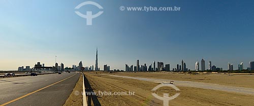  Assunto: Rua al khail com Edifício Burj Khalifa e prédios ao fundo / Local: Dubai - Emirados Árabes Unidos - Ásia / Data: 12/2012 