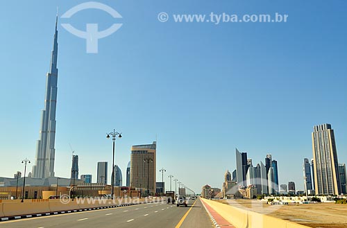  Assunto: Rua al khail com Edifício Burj Khalifa e prédios ao fundo / Local: Dubai - Emirados Árabes Unidos - Ásia / Data: 12/2012 