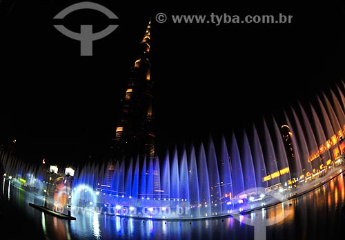  Assunto: Iluminação da fonte no Lago Burj Khalifa / Local: Dubai - Emirados Árabes Unidos - Ásia / Data: 10/2012 