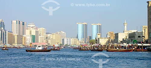  Assunto: Pessoas passeando de Abra (pequenos barcos de madeira) no canal Dubai Creek / Local: Dubai - Emirados Árabes Unidos - Ásia / Data: 10/2012 