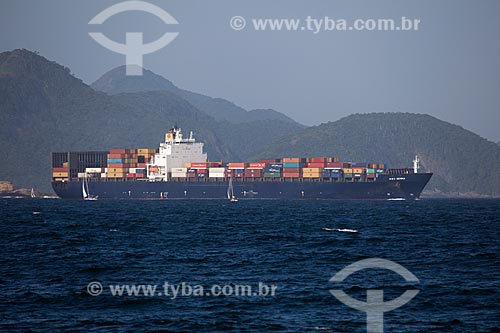  Assunto: Navio carregado de contêiners saindo da Baía de Guanabara / Local: Rio de Janeiro (RJ) - Brasil / Data: 02/2013 