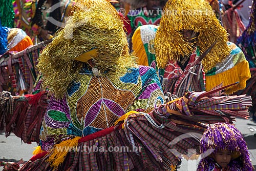  Assunto: Caboclos de lança em apresentação de Maracatu Rural - também conhecido como Maracatu de Baque Solto (Maracatu Águia Dourada) / Local: Nazaré da Mata - Pernambuco (PE) - Brasil / Data: 02/2013 