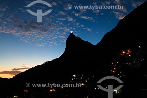  Assunto: Vista da Favela Santa Marta com Cristo Redentor ao fundo / Local: Rio de Janeiro (RJ) - Brasil / Data: 02/2012 