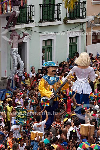  Bonecos de Olinda durante o carnaval de rua - representam Zuza Miranda e Thais - casal responsável pelo bloco que distribui Munguzá (um tipo de mingau de milho) em seu desfile na quarta-feira de cinzas   - Olinda - Pernambuco - Brasil