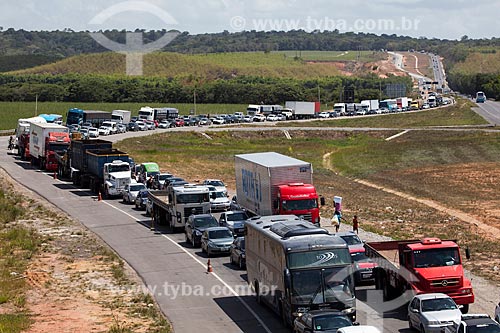  Assunto: Engarrafamento na Rodovia BR-101 / Local: Goiana - Pernambuco (PE) - Brasil / Data: 02/2013 