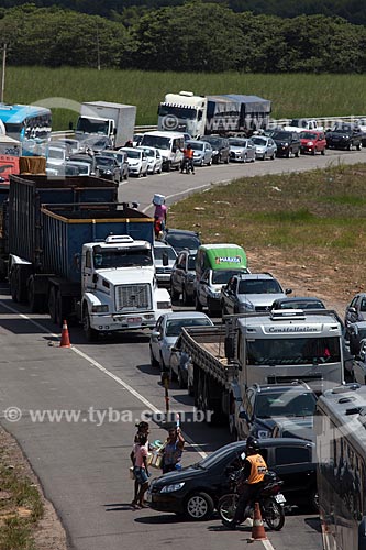  Assunto: Engarrafamento na Rodovia BR-101 / Local: Goiana - Pernambuco (PE) - Brasil / Data: 02/2013 