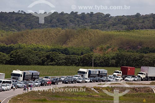  Assunto: Engarrafamento na Rodovia BR-101 / Local: Goiana - Pernambuco (PE) - Brasil / Data: 02/2013 