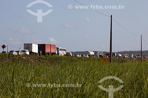  Assunto: Engarrafamento na Rodovia BR-101 / Local: Goiana - Pernambuco (PE) - Brasil / Data: 02/2013 