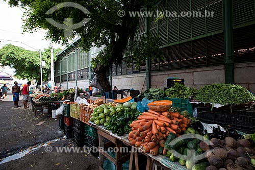  Assunto: Feira livre na parte externa do Mercado de São José (1875) / Local: Recife - Pernambuco (PE) - Brasil / Data: 02/2013 