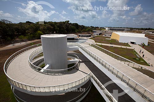  Vista do auditório e da rampa de acesso a torre a partir do terraço da Torre Mirante da Estação Cabo Branco (2008) - também conhecida como Estação Ciência, Cultura e Artes   - João Pessoa - Paraíba - Brasil