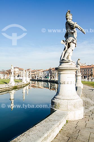  Assunto: Estátuas em Prato della Valle, a maior praça da Itália / Local: Pádua - Província de Pádua - Itália - Europa / Data: 12/2012 