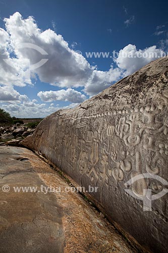  Assunto: Pedra do Ingá - também conhecida como Itacoatiaras de Ingá - no Sítio Pedra Lavrada / Local: Ingá - Paraíba (PB) - Brasil / Data: 02/2013 