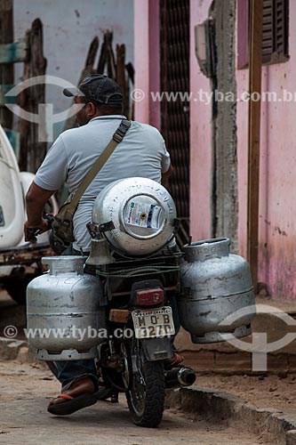  Assunto: Motocicleta utilizada para entrega de botijões de gás na cidade de Alagoa Grande - cidade natal do compositor Jackson do Pandeiro / Local: Alagoa Grande - Paraíba (PB) - Brasil / Data: 02/2013 
