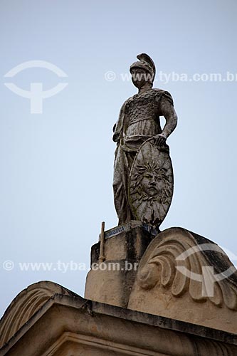  Assunto: Estátua da Deusa Minerva na parte superior da fachada do Teatro Minerva (1859) / Local: Areia - Paraíba (PB) - Brasil / Data: 02/2013 