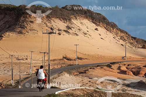  Assunto: Avenida Antônio Florêncio e dunas próximo à Praia de Cacimbinhas / Local: Distrito de Pipa - Tibau do Sul - Rio Grande do Norte (RN) - Brasil / Data: 03/2013 