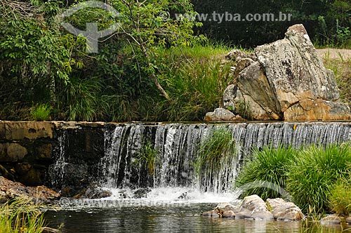  Assunto: Cachoeira da Barragem no Ribeirão do Claro - complexo da Serra da Canastra / Local: Delfinópolis - Minas Gerais (MG) - Brasil / Data: 03/2013 