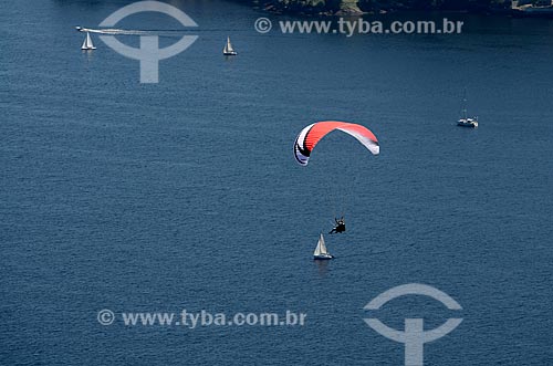  Assunto: Voo de parapente sobre a Enseada de São Francisco / Local: Niterói - Rio de Janeiro (RJ) - Brasil / Data: 08/2012 