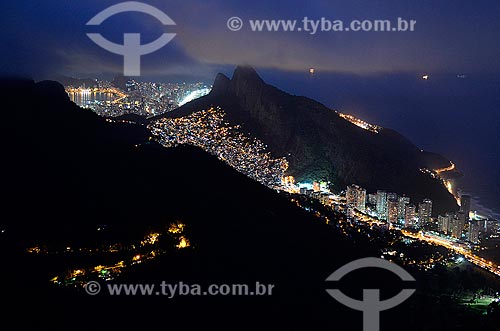  Assunto: Vista de São Conrado a partir da Pedra Bonita com o Morro Dois Irmãos ao fundo / Local: São Conrado - Rio de Janeiro (RJ) - Brasil / Data: 04/2013 