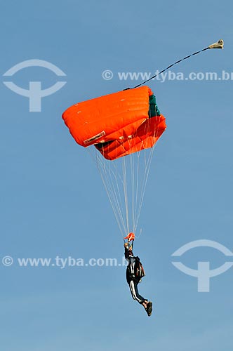 Assunto: Pessoa praticando paraquedismo / Local: Mirassol - São Paulo (SP) - Brasil / Data: 03/2013 