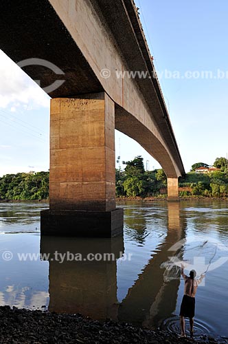  Assunto: Ponte Mendonça Lima sobre o Rio Grande - BR 153 - Rodovia Transbrasiliana, divisa dos estados de São Paulo e Minas Gerais / Local: Fronteira - Minas Gerais (MG) - Brasil / Data: 02/2013 