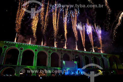  Assunto: Fogos de artifício nos Arcos da Lapa (1750) durante a festa em comemoração aos 50 anos das Loterias da Caixa Econômica Federal / Local: Lapa - Rio de Janeiro (RJ) - Brasil / Data: 09/2012 