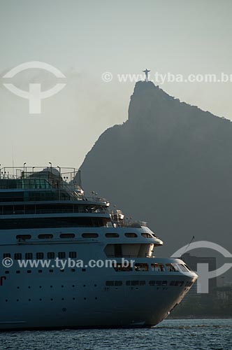  Assunto: Navio na Baía de Guanabara com Cristo Redentor ao fundo  / Local: Rio de Janeiro (RJ) - Brasil / Data: 02/2011 