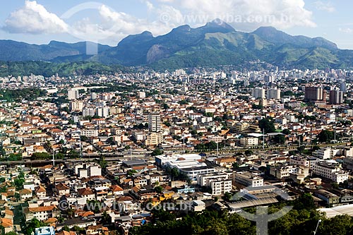  Assunto: Vista da Linha amarela e bairro de Higienópolis com Maciço da Tijuca ao fundo / Local: Rio de Janeiro (RJ) - Brasil / Data: 20/03 