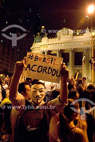  Manifestante com cartaz durante a manifestação conhecida como Movimento Passe Livre  - Rio de Janeiro - Rio de Janeiro - Brasil