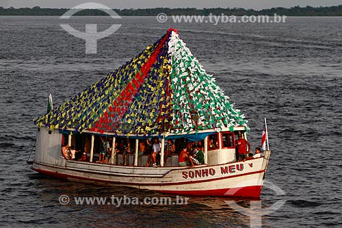 Assunto: Barco decorado durante a tradicional Procissão Fluvial de São Pedro / Local: Manaus - Amazonas (AM) - Brasil / Data: 06/2013 