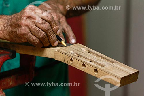 Produção de violão com madeira certificada na Oficina Escola de Lutheria da Amazonia (OELA)  - Manaus - Amazonas - Brasil