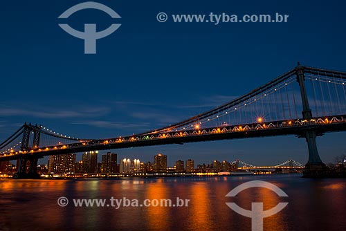  Assunto: Entardecer na Ponte de Manhattan (1909) com a Ponte Williamsburg (1896) ao fundo / Local: Nova Iorque - Estados Unidos da América - EUA / Data: 01/2013 