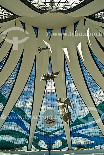  Assunto: Escultura de anjo no interior da Catedral Metropolitana de Nossa Senhora Aparecida (1958) - também conhecida como Catedral de Brasília / Local: Brasília - Distrito Federal (DF) - Brasil / Data: 04/2010 