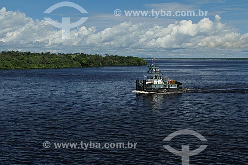  Assunto: Barco navegando no Rio Negro / Local: Manaus - Amazonas (AM) - Brasil / Data: 07/2013 