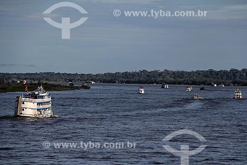  Assunto: Barcos navegando no Rio Negro próximo à Manaus / Local: Manaus - Amazonas (AM) - Brasil / Data: 07/2013 