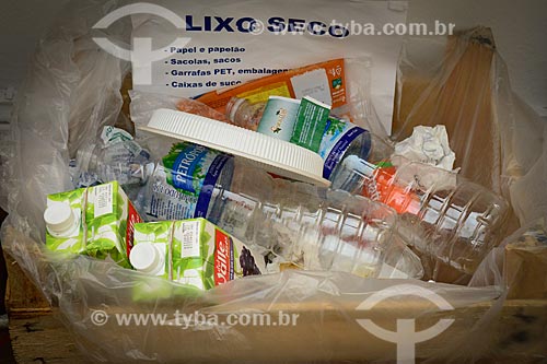  Assunto: Lixo seco separado para reciclagem / Local: Rio de Janeiro (RJ) - Brasil / Data: 03/2013 