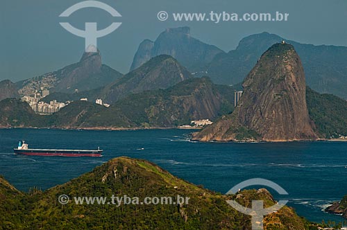  Assunto: Vista da Baía de Guanabara com relevo do Rio de Janeiro ao fundo / Local: Rio de Janeiro (RJ) - Brasil / Data: 05/2007 