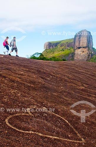  Assunto: Casal na trilha para a Pedra da Gávea / Local: Barra da Tijuca - Rio de Janeiro (RJ) - Brasil / Data: 05/2012 