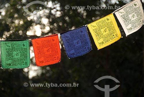  Assunto: Bandeiras com orações durante retiro budista de aprofundamento da meditação / Local: Distrito de Araras - Petrópolis - Rio de Janeiro (RJ) - Brasil / Data: 05/2009 
