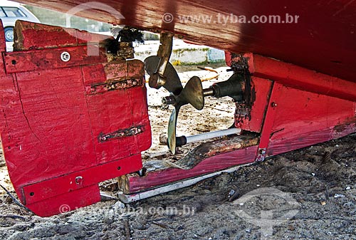  Assunto: Hélice e casco de barco pesqueiro na praia de Farol de São Thomé / Local: Farol de São Thomé -  Campos dos Goytacazes - Rio de Janeiro (RJ) - Brasil / Data: 06/2013 