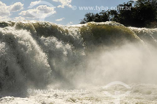  Assunto: Cachoeira do Salto no Rio Aporé - Divisa Natural dos Estados de MS e GO / Local: Cassilândia - Mato Grosso do Sul (MS) - Brasil / Data: 07/2013 