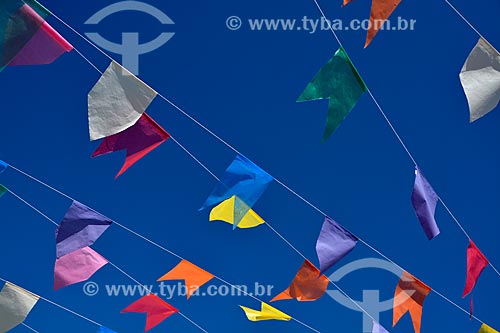  Assunto: Bandeirinhas usadas na decoração de Festa Junina / Local: Rio de Janeiro (RJ) - Brasil / Data: 06/2013 
